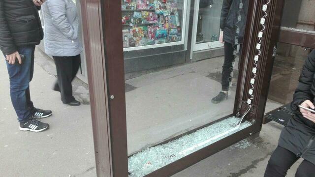 В Калининграде вандалы разбили остановку на ул. Черняховского