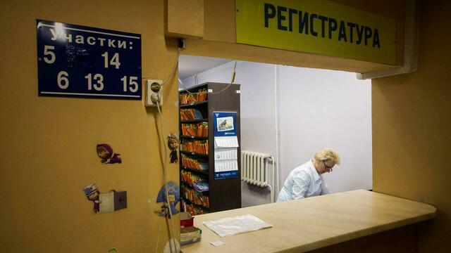 Алиханов: Супруге приходится водить детей в частную поликлинику