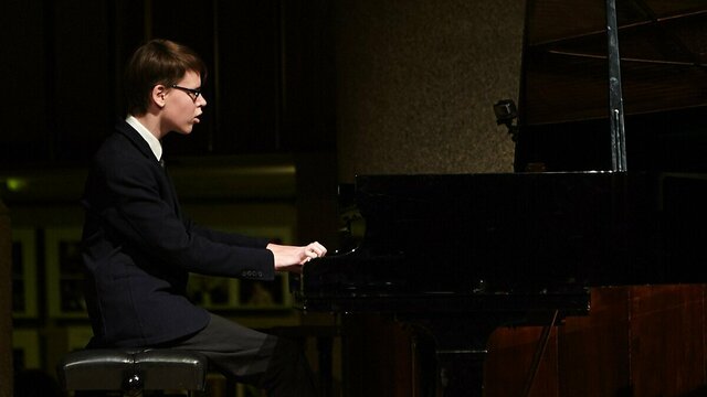 В поддержку незрячего музыканта Никиты Плетнёва калининградцы собрали на концерте около 85 тыс. рублей