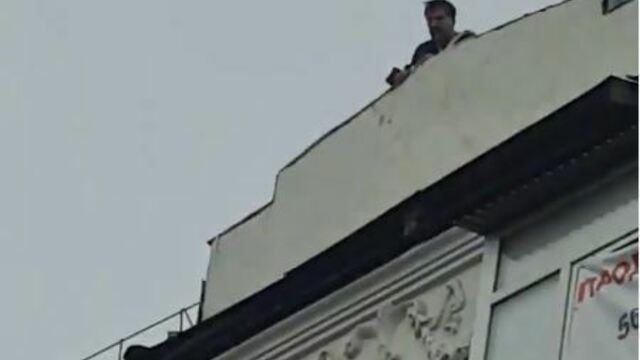Появилось видео, на котором Саакашвили угрожает спрыгнуть с крыши