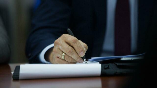 Правительство сократило квоту на временное проживание иностранцев в России