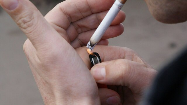 Верховный суд признал право россиян требовать компенсацию от курящих на балконе соседей