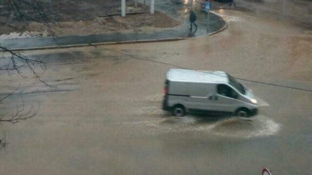 В Калининграде затопило отремонтированную к ЧМ-2018 дорогу к Острову со стороны ул. Дзержинского