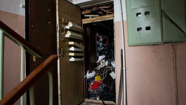 В квартире, где две недели пролежал покойник, месяц не могут провести дезинфекцию