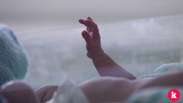 Британским врачам удалось спасти девочку, родившуюся с сердцем наружу