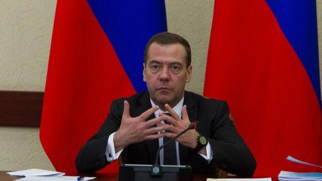 Медведев: Налога для безработных в России не будет  