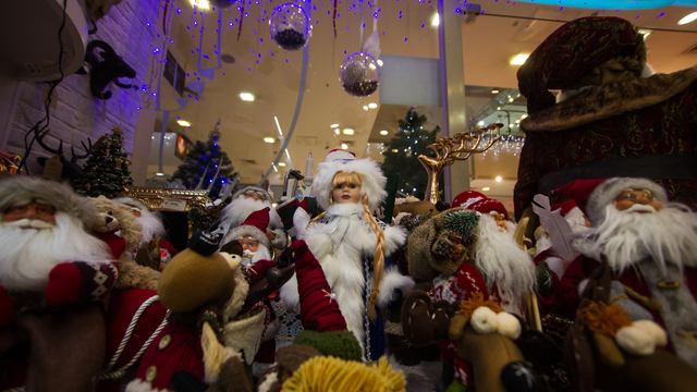 В Роспотребнадзоре рассказали, как правильно выбирать Дедов Морозов и Снегурочек