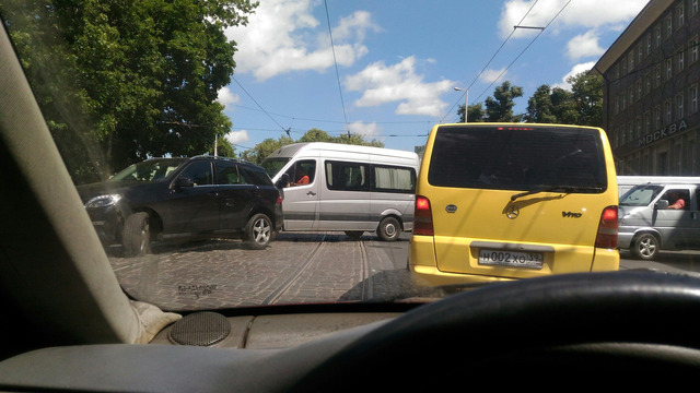 В центре Калининграда из-за ДТП и перекрытия дорог образовались пробки