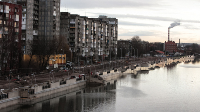 Возле поликлиники на Трибуца ввели одностороннее движение