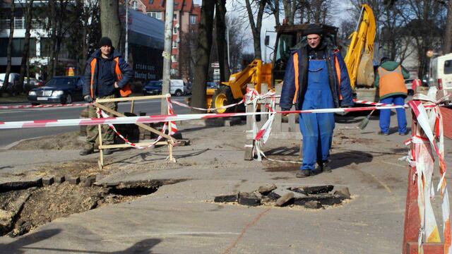 В мэрии объяснили, почему провалился тротуар на ул. А. Невского