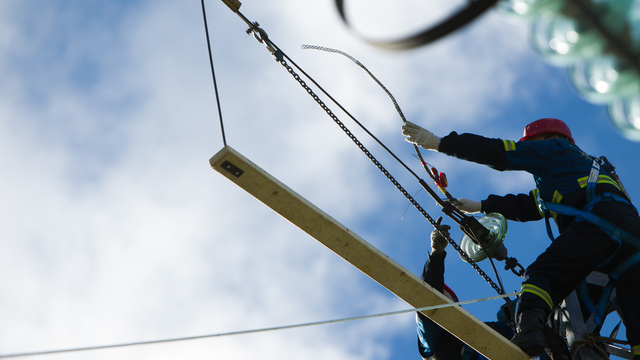 Из-за штормового предупреждения энергетики ввели режим повышенной готовности