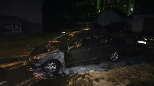 Ночью на ул. Киевской загорелась Honda Civic (видео)