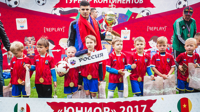 На стадионе 