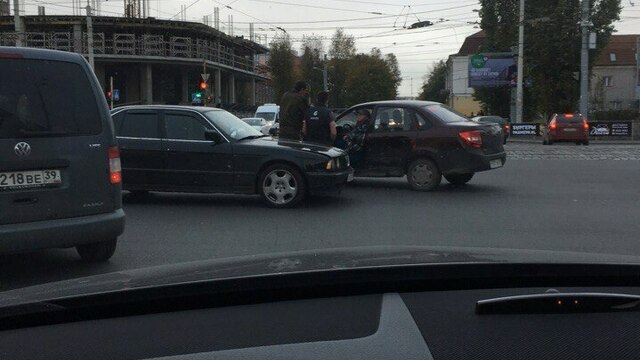 Из-за аварии БМВ и 