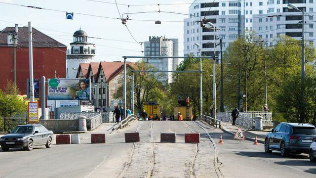 В мэрии назвали причину одновременного закрытия Высокого и Деревянного мостов 