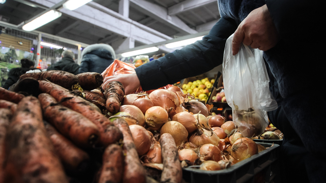 Мясо, овощи, молоко: насколько отличаются цены на рынках Москвы и Калининграда