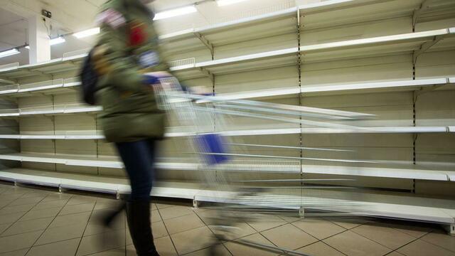 В Зеленоградске жителей предупредили о просроченных товарах в магазинах 