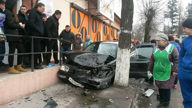 В центре Багратионовска столкнулись четыре автомобиля (фото)