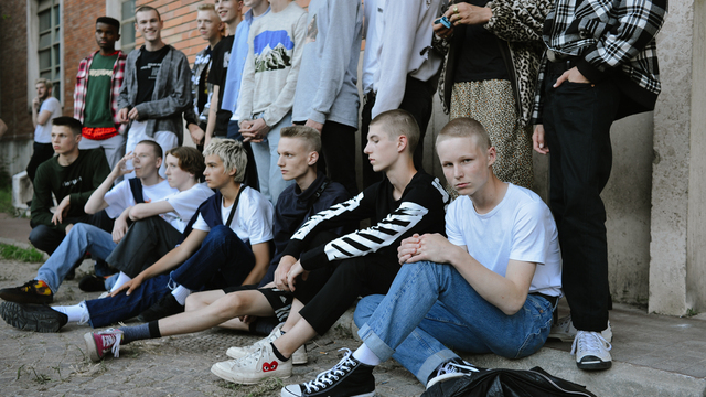 Уличный бэкграунд в моде: 