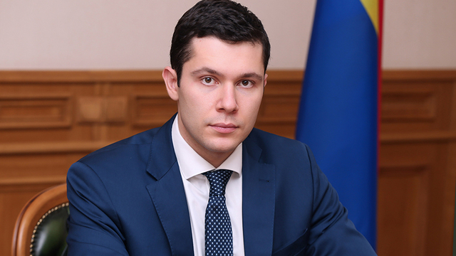 Нежные и прекрасные: Алиханов в новогоднем поздравлении особо отметил калининградских женщин (видео)