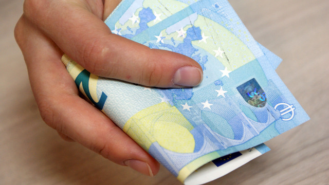 В октябре в Литве повысят пенсии на 13 евро