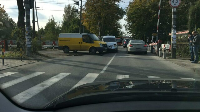 В Чкаловске у железнодорожного переезда столкнулись две машины