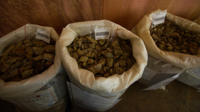 Янтарный комбинат готовит первую партию товара для отправки в Китай