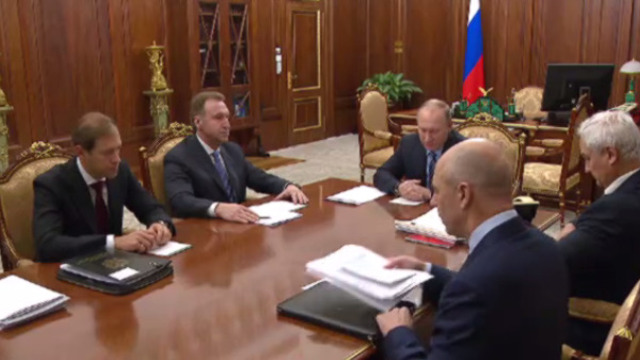 Путин: Говорить о кардинальном улучшении экономики пока рано