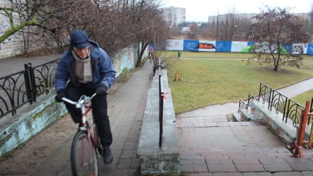 Возле Дома Советов отремонтировали лестницу