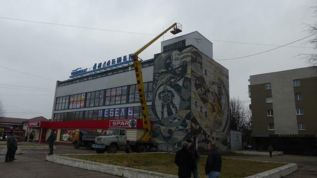 В центре Светлого устанавливают четырёхметровые часы за 100 тыс. рублей (фото)