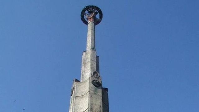 Власти польского города решили полностью демонтировать Колонну Победы 