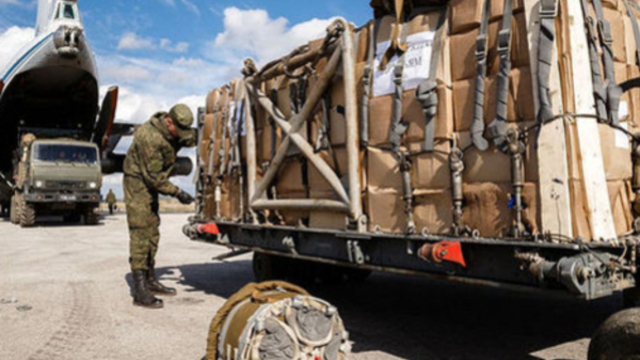 Российские военные доставили в Сирию 40 тонн новогодних подарков 