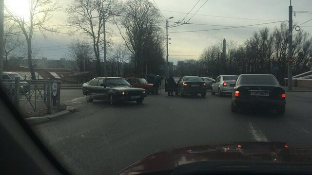 На Гвардейском проспекте из-за аварии движение затруднено (фото)