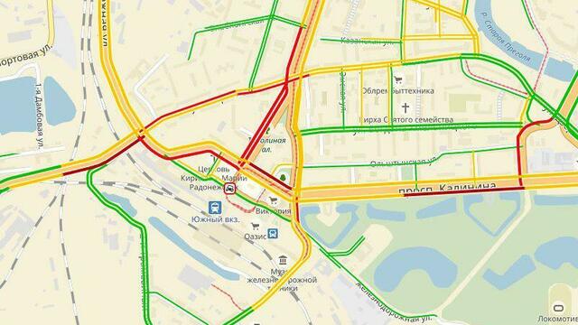 На Южном вокзале из-за двух аварий с участием автобусов образовались пробки