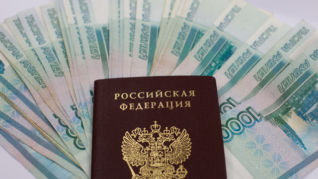 Следственный комитет начал замораживать деньги, выведенные коррупционерами за рубеж  