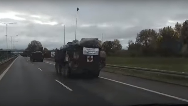 В Польше рядом с Калининградской областью заметили колонну военной техники (видео)