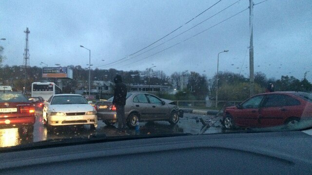 Очевидцы: на ул. Невского из-за ДТП с участием трёх машин образовался затор 