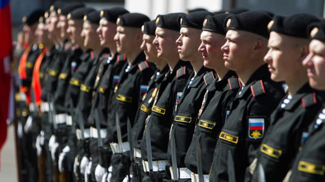 Минтруд предложил платить повышенное пособие по безработице мужчинам, отслужившим в армии 