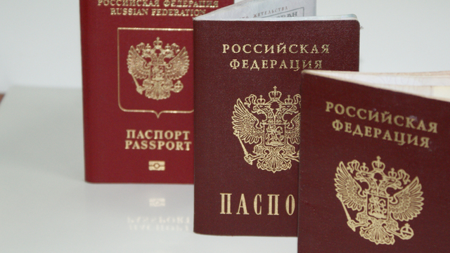 СМИ: российские банки начнут оформлять загранпаспорта и другие документы 
