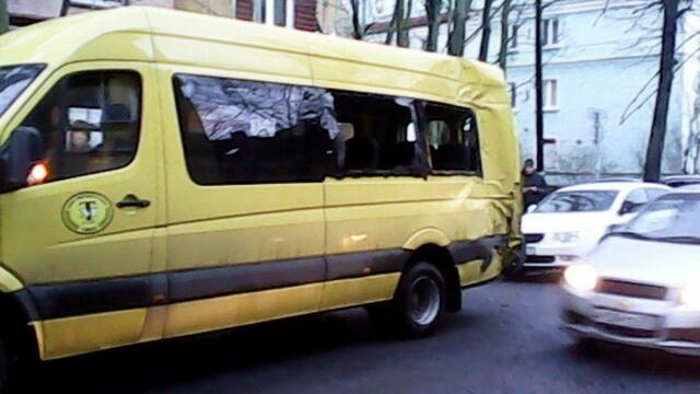 Полиция: в ДТП с участием маршрутки в Калининграде пострадали три пассажира 
