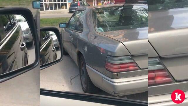 На ул. Горького у старого Mercedes третьи сутки не смолкает сигнализация (видео) 