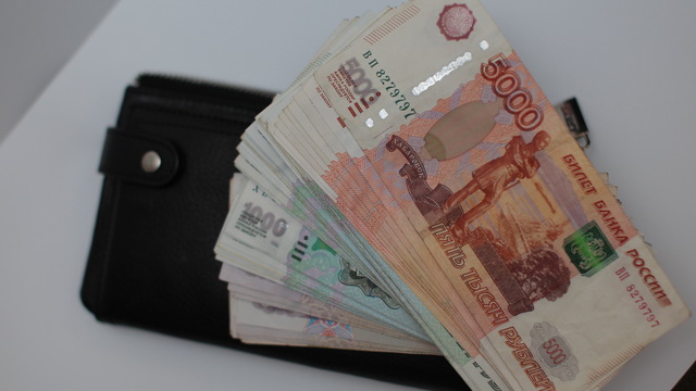 Летом в Калининградской области снизились зарплаты