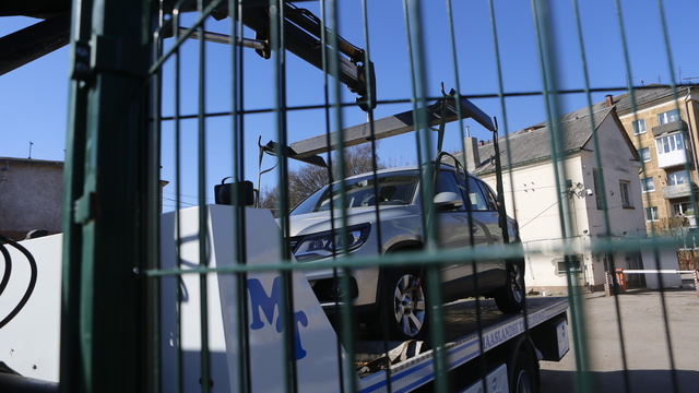 Депутаты разрешили водителям забирать эвакуированные авто до оплаты услуг штрафстоянки 