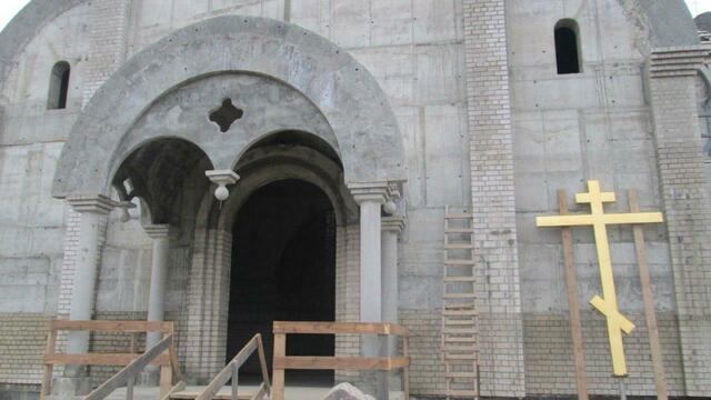 В Калининграде освятили крест и купол второго по величине храма области