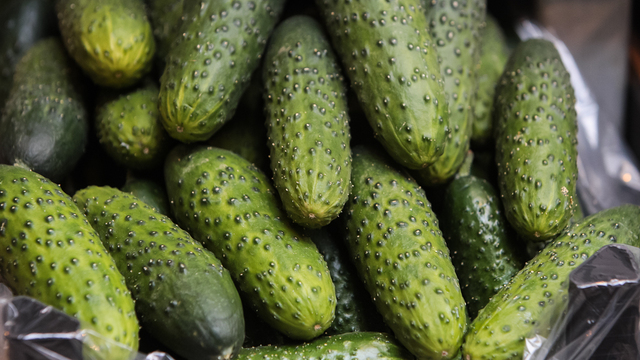 ФАС проверила рост цен на апельсины и огурцы 