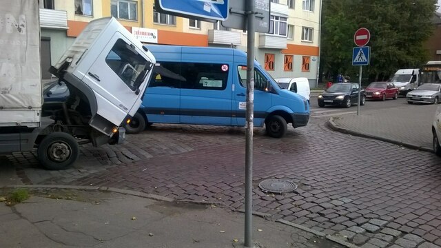 В Калининграде из-за ДТП с маршруткой затруднено движение по ул. Киевской