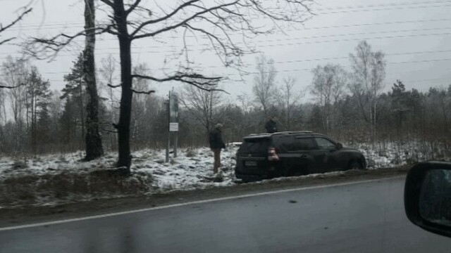 Очевидцы: под Взморьем с трассы вылетели два автомобиля 