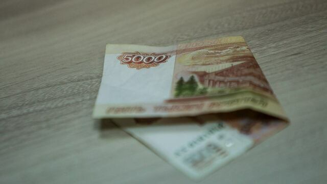 Опрос: почти четверть россиян считает, что сейчас время делать крупные покупки