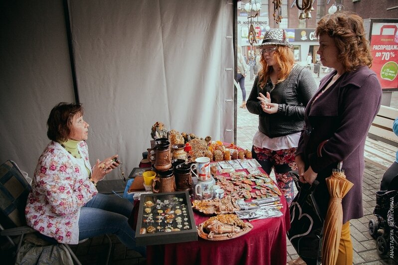 Ремесленная ярмарка у "Эпицентра" привлекла множество калининградцев и туристов  - Новости Калининграда