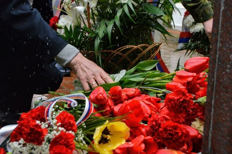 "Дедушка, это вам — за ваш за подвиг!": жители Гурьевска отпраздновали День Победы   - Новости Калининграда